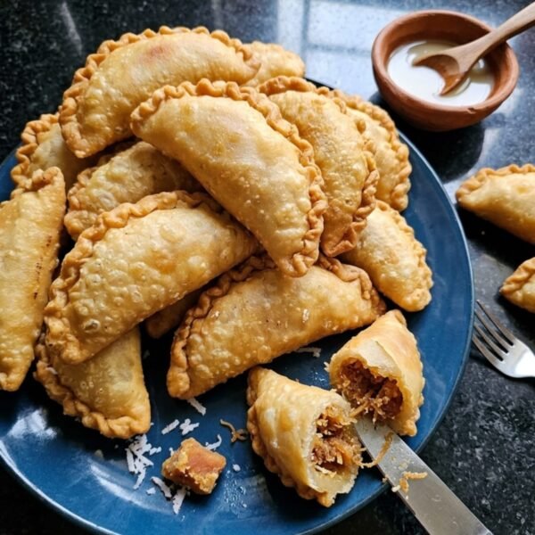 নারিকেল পুলি পিঠা হাফ কেজি